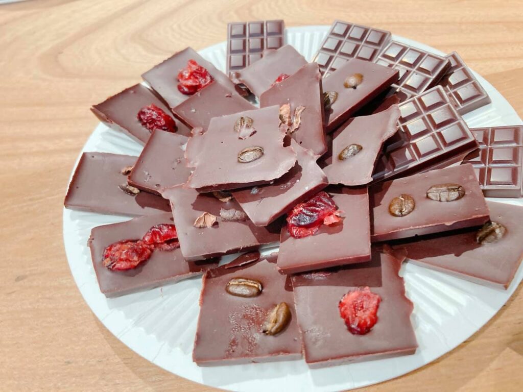 60分でカカオ豆からチョコレート作り体験講座開催！